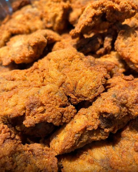 Frango empanado dourado (Instagram da casa)